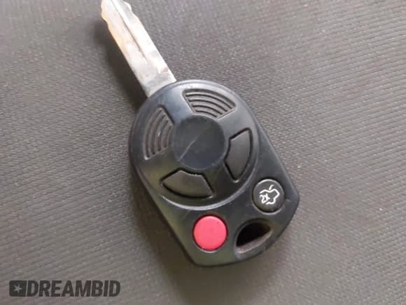 ✅ 2008 Ford Escape XLS • VIN: 1FMCU92Z98KB27455 • Lot: 42577135. Wystawiony na IAAI z przebiegiem 212 567 mil. Bezpłatny archiwum sprzedaży aukcyjnych z USA i szczegółowy raport historii pojazdu na DreamBid. Zdjęcie 11.