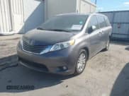 ✅ 2017 Toyota Sienna XLE Auto Access Seat • VIN: 5TDYZ3DC4HS781421 • Лот: 43154484. Опубликован ранее на IAAI с пробегом 153 222 миль. Бесплатный доступ к архиву аукционных продаж из США и подробный отчёт об истории автомобиля на DreamBid. Изображение 2.