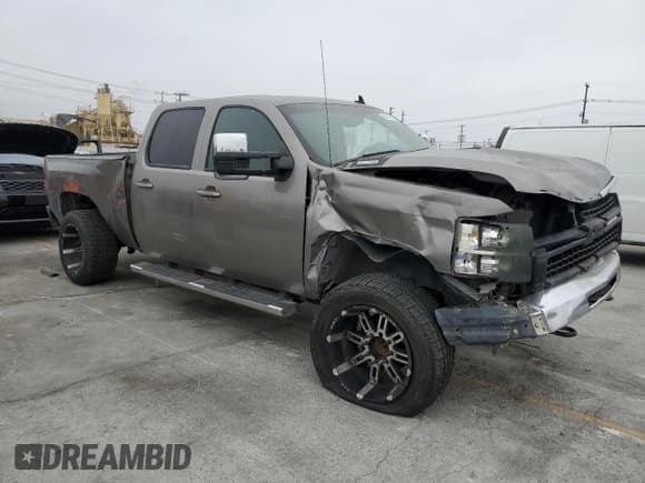 ✅ 2009 Chevrolet Silverado 1500 • VIN: 1GCHC63619F136158 • Лот: 60562725. Опубликован ранее на Copart с пробегом Не указан. Бесплатный доступ к архиву аукционных продаж из США и подробный отчёт об истории автомобиля на DreamBid. Изображение 4.