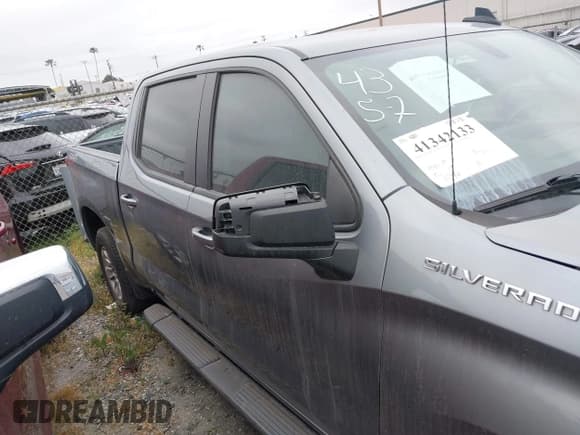 ✅ 2019 Chevrolet Silverado 1500 LT • VIN: 3GCPYDEK1KG242867 • Lot: 41342133. Wystawiony na IAAI z przebiegiem 119 442 mil. Bezpłatny archiwum sprzedaży aukcyjnych z USA i szczegółowy raport historii pojazdu na DreamBid. Zdjęcie 14.