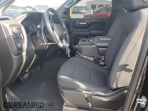 ✅ 2021 Chevrolet Silverado 1500 Custom Trail Boss • VIN: 1GCPYCEF3MZ376697 • Lot: 70347465. Wystawiony na Copart z przebiegiem 64 577 mil. Bezpłatny archiwum sprzedaży aukcyjnych z USA i szczegółowy raport historii pojazdu na DreamBid. Zdjęcie 7.