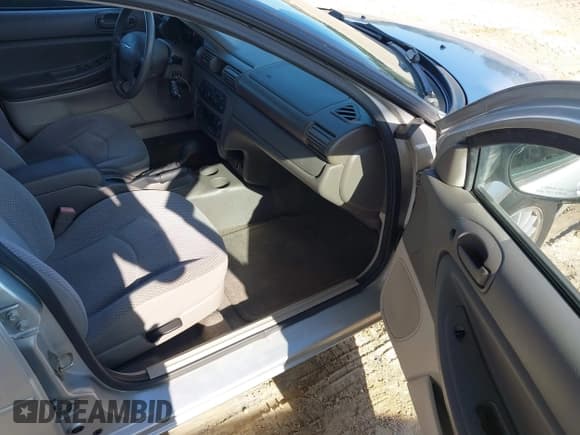 ✅ 2006 Chrysler Sebring • VIN: 1C3EL46X66N247001 • Lot: 41965822. Wystawiony na IAAI z przebiegiem 65 980 mil. Bezpłatny archiwum sprzedaży aukcyjnych z USA i szczegółowy raport historii pojazdu na DreamBid. Zdjęcie 5.