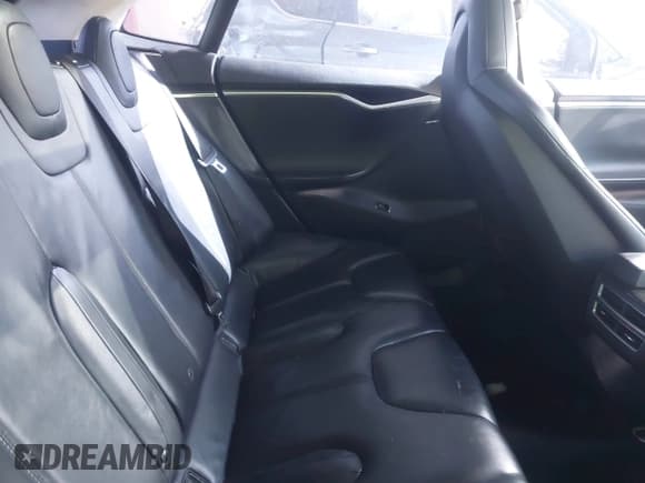 ✅ 2013 Tesla Model S • VIN: 5YJSA1CN9DFP12064 • Lot: 43811297. Wystawiony na IAAI z przebiegiem 157 494 mil. Bezpłatny archiwum sprzedaży aukcyjnych z USA i szczegółowy raport historii pojazdu na DreamBid. Zdjęcie 8.