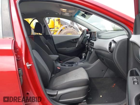 ✅ 2019 Hyundai Kona SE • VIN: KM8K12AAXKU222030 • Лот: 43054585. Опубликован ранее на IAAI с пробегом 120 943 миль. Бесплатный доступ к архиву аукционных продаж из США и подробный отчёт об истории автомобиля на DreamBid. Изображение 5.