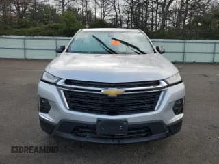 ✅ 2022 Chevrolet Traverse LS • VIN: 1GNERFKW7NJ146775 • Lot: 68974994. Wystawiony na Copart z przebiegiem Nie podano. Bezpłatny archiwum sprzedaży aukcyjnych z USA i szczegółowy raport historii pojazdu na DreamBid. Zdjęcie 5.