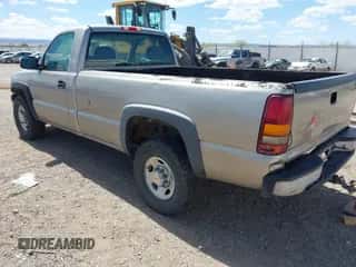 2001 Chevrolet Silverado 2500 z VIN 1GCGC24U71Z106702, wystawiony jako IAAI lot #42088956 z przebiegiem 251 696 mil mil oraz . Historia ofert i sprzedaży dostępna na DreamBid. Obrazek 3.