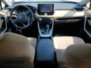 ✅ 2021 Toyota RAV4 XLE • VIN: 2T3P1RFV4MW160306 • Lot: 60722055. Wystawiony na Copart z przebiegiem 62 620 mil. Bezpłatny archiwum sprzedaży aukcyjnych z USA i szczegółowy raport historii pojazdu na DreamBid. Zdjęcie 8.