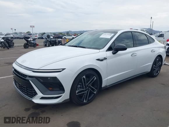 ✅ 2025 Hyundai Sonata N Line • VIN: KMHL54JC5SA495626 • Лот: 43429908. Опубликован ранее на IAAI с пробегом 3 519 миль. Бесплатный доступ к архиву аукционных продаж из США и подробный отчёт об истории автомобиля на DreamBid. Изображение 2.