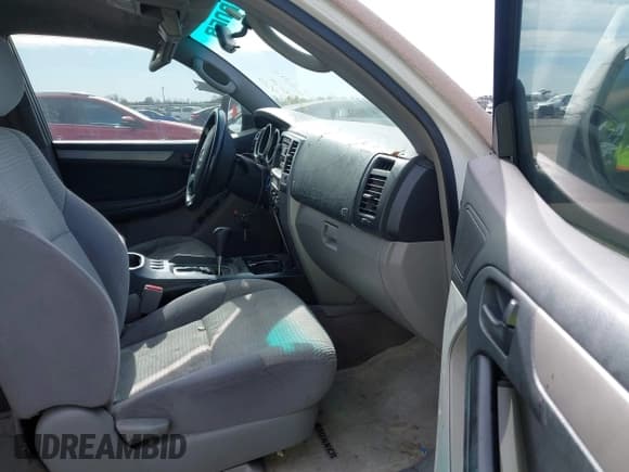 ✅ 2004 Toyota 4Runner SR5 • VIN: JTEZU14R748012529 • Lot: 43681045. Listed on IAAI with 259,403 mi. Free auction sales archive from the USA and detailed vehicle history report at DreamBid. Image 5.