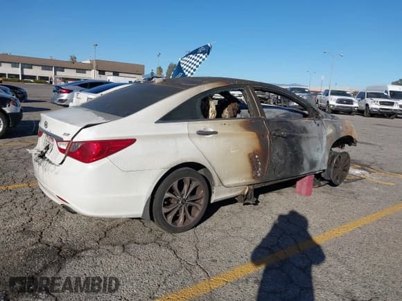 ✅ 2013 Hyundai Sonata SE • VIN: 5NPEC4AB6DH748801 • Lot: 43570293. Listed on IAAI with Not provided. Free auction sales archive from the USA and detailed vehicle history report at DreamBid. Image 4.