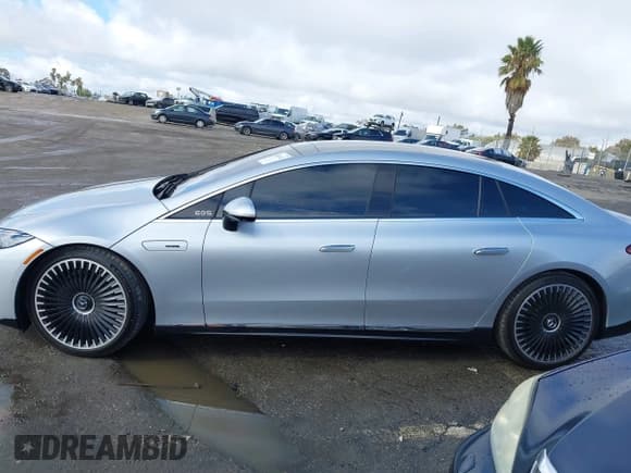 ✅ 2023 Mercedes-Benz EQS AMG • VIN: W1KCG5FB5PA038705 • Lot: 41523621. Listed on IAAI with 10,703 mi. Free auction sales archive from the USA and detailed vehicle history report at DreamBid. Image 14.