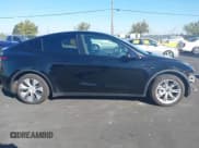 ✅ 2024 Tesla Model Y Long Range • VIN: 7SAYGDEE3RF983817 • Lot: 43496471. Wystawiony na IAAI z przebiegiem 161 377 mil. Bezpłatny archiwum sprzedaży aukcyjnych z USA i szczegółowy raport historii pojazdu na DreamBid. Zdjęcie 14.