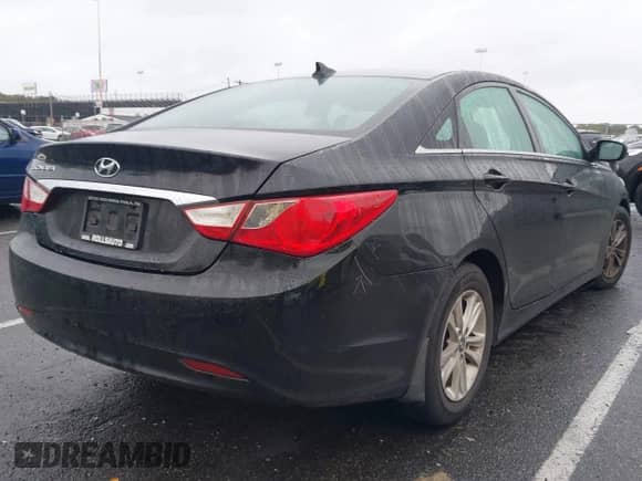 2013 Hyundai Sonata GLS z VIN 5NPEB4AC7DH677684, wystawiony jako IAAI lot #43444694 z przebiegiem 259 213 mil mil oraz . Historia ofert i sprzedaży dostępna na DreamBid. Obrazek 4.