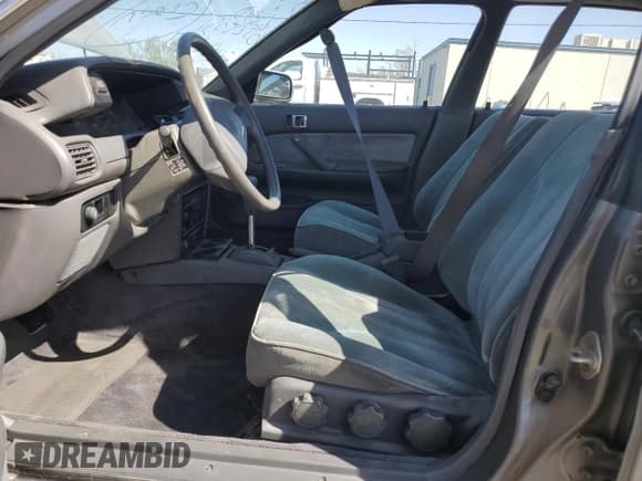 ✅ 1988 Toyota Camry LE • VIN: JT2SV22E9J0199686 • Lot: 52404755. Wystawiony na Copart z przebiegiem 128 765 mil. Bezpłatny archiwum sprzedaży aukcyjnych z USA i szczegółowy raport historii pojazdu na DreamBid. Zdjęcie 7.