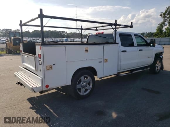 ✅ 2017 Chevrolet Silverado 2500HD Work Truck • VIN: 1GC1KUEY2HF141052 • Lot: 63424255. Wystawiony na Copart z przebiegiem 214 680 mil. Bezpłatny archiwum sprzedaży aukcyjnych z USA i szczegółowy raport historii pojazdu na DreamBid. Zdjęcie 3.