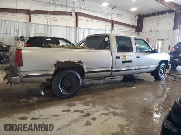 ✅ 2000 GMC Sierra 1500 • VIN: 1GTGC33J5YF462705 • Lot: 89203555. Wystawiony na Copart z przebiegiem Nie podano. Bezpłatny archiwum sprzedaży aukcyjnych z USA i szczegółowy raport historii pojazdu na DreamBid. Zdjęcie 3.