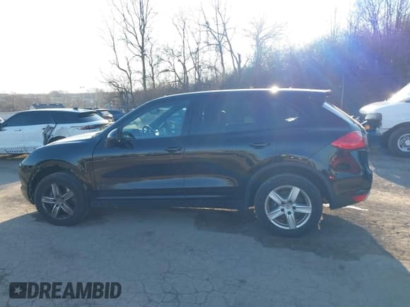 ✅ 2014 Porsche Cayenne • VIN: WP1AA2A27ELA93844 • Lot: 41544491. Listed on IAAI with 69,967 mi. Free auction sales archive from the USA and detailed vehicle history report at DreamBid. Image 15.