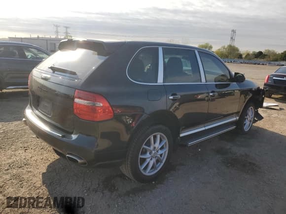 ✅ 2010 Porsche Cayenne • VIN: WP1AA2AP0ALA03519 • Lot: 87203325. Wystawiony na Copart z przebiegiem 113 864 mil. Bezpłatny archiwum sprzedaży aukcyjnych z USA i szczegółowy raport historii pojazdu na DreamBid. Zdjęcie 3.