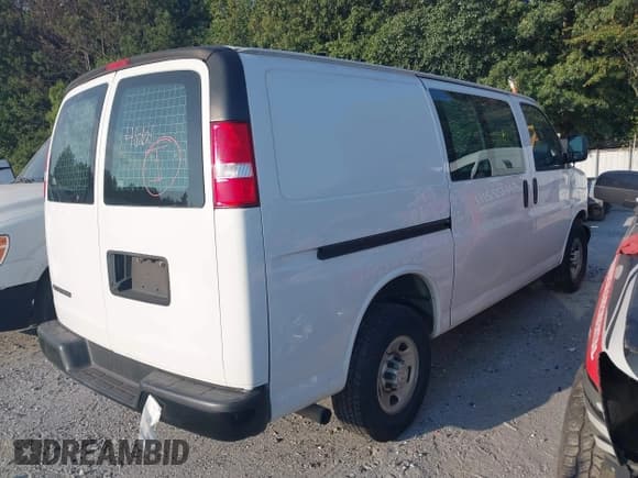 ✅ 2020 Chevrolet Express Cargo • VIN: 1GCWGAFP1L1256288 • Lot: 43156786. Listed on IAAI with 86,109 mi. Free auction sales archive from the USA and detailed vehicle history report at DreamBid. Image 4.