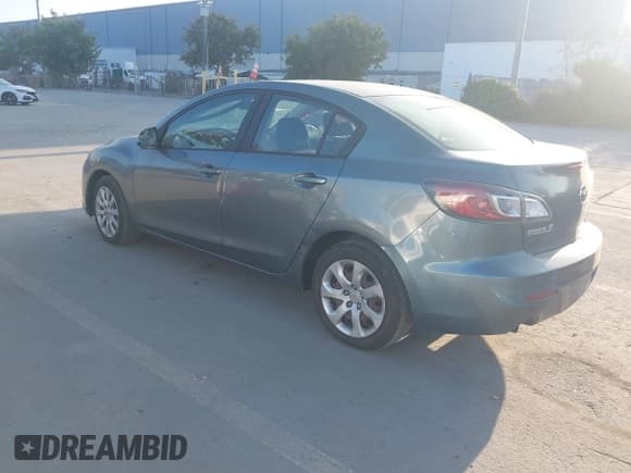 ✅ 2013 Mazda 3 i SV • VIN: JM1BL1TG8D1754164 • Lot: 43826269. Wystawiony na IAAI z przebiegiem 180 479 mil. Bezpłatny archiwum sprzedaży aukcyjnych z USA i szczegółowy raport historii pojazdu na DreamBid. Zdjęcie 3.