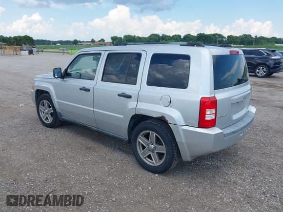 ✅ 2007 Jeep Patriot Sport • VIN: 1J8FF28W17D395749 • Lot: 42615557. Listed on IAAI with 227,783 mi. Free auction sales archive from the USA and detailed vehicle history report at DreamBid. Image 3.