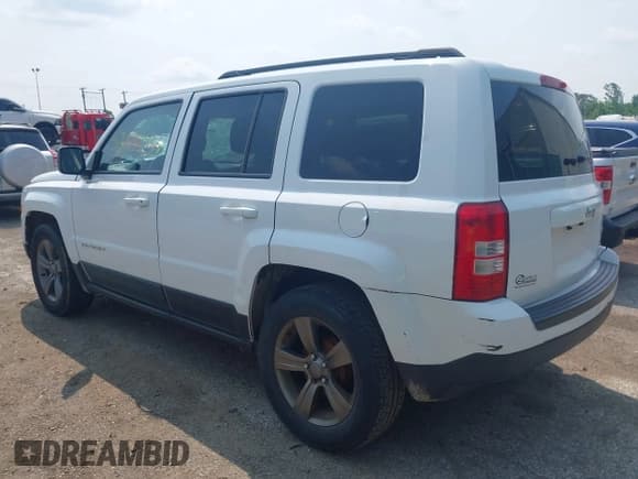 ✅ 2015 Jeep Patriot Latitude • VIN: 1C4NJPFAXFD429224 • Lot: 42477036. Wystawiony na IAAI z przebiegiem 125 900 mil. Bezpłatny archiwum sprzedaży aukcyjnych z USA i szczegółowy raport historii pojazdu na DreamBid. Zdjęcie 3.