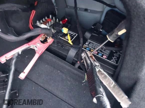 ✅ 2019 Alfa Romeo Giulia Ti • VIN: ZARFANBN8K7601203 • Лот: 41206418. Опубликован ранее на IAAI с пробегом 4 000 миль. Бесплатный доступ к архиву аукционных продаж из США и подробный отчёт об истории автомобиля на DreamBid. Изображение 18.