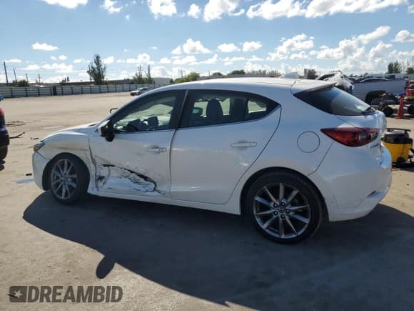 ✅ 2018 Mazda 3 Touring • VIN: 3MZBN1L30JM263428 • Lot: 82687335. Wystawiony na Copart z przebiegiem 57 273 mil. Bezpłatny archiwum sprzedaży aukcyjnych z USA i szczegółowy raport historii pojazdu na DreamBid. Zdjęcie 2.