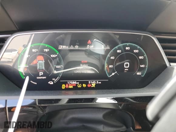 ✅ 2024 Audi Q8 e-tron Prestige • VIN: WA16ABGE3RB035664 • Lot: 56540695. Wystawiony na Copart z przebiegiem 17 586 mil. Bezpłatny archiwum sprzedaży aukcyjnych z USA i szczegółowy raport historii pojazdu na DreamBid. Zdjęcie 9.