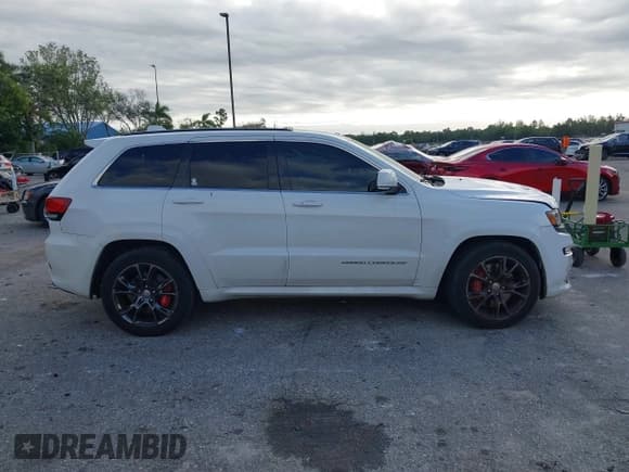 ✅ 2014 Jeep Grand Cherokee SRT-8 • VIN: 1C4RJFDJXEC446916 • Lot: 43579514. Wystawiony na IAAI z przebiegiem 184 882 mil. Bezpłatny archiwum sprzedaży aukcyjnych z USA i szczegółowy raport historii pojazdu na DreamBid. Zdjęcie 13.