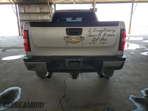 ✅ 2007 Chevrolet Silverado 2500HD 1LT • VIN: 1GCHC23KX7F562742 • Lot: 52817115. Wystawiony na Copart z przebiegiem 181 496 mil. Bezpłatny archiwum sprzedaży aukcyjnych z USA i szczegółowy raport historii pojazdu na DreamBid. Zdjęcie 6.