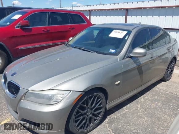 ✅ 2009 BMW 3 Series 328i • VIN: WBAPH77519NL85180 • Lot: 42836297. Wystawiony na IAAI z przebiegiem 193 243 mil. Bezpłatny archiwum sprzedaży aukcyjnych z USA i szczegółowy raport historii pojazdu na DreamBid. Zdjęcie 17.