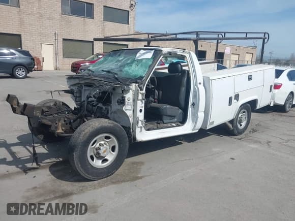 ✅ 1999 Chevrolet Silverado 2500 • VIN: 1GBGC24U2XE246595 • Lot: 41865596. Wystawiony na IAAI z przebiegiem Nie podano. Bezpłatny archiwum sprzedaży aukcyjnych z USA i szczegółowy raport historii pojazdu na DreamBid. Zdjęcie 20.