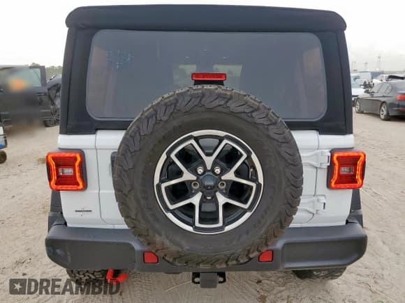 ✅ 2024 Jeep Wrangler Rubicon • VIN: 1C4PJXFG2RW266901 • Лот: 60641445. Опубликован ранее на Copart с пробегом 3 908 миль. Бесплатный доступ к архиву аукционных продаж из США и подробный отчёт об истории автомобиля на DreamBid. Изображение 6.