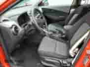 2020 Hyundai Kona SE z VIN KM8K1CAA4LU464786, wystawiony jako Copart lot #70179322 z przebiegiem 48 091 mil mil oraz . Historia ofert i sprzedaży dostępna na DreamBid. Obrazek 7.