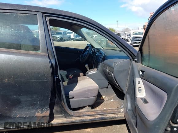 ✅ 2006 Toyota Matrix XR • VIN: 2T1KR32E16C607306 • Лот: 43176313. Опубликован ранее на IAAI с пробегом Не указан. Бесплатный доступ к архиву аукционных продаж из США и подробный отчёт об истории автомобиля на DreamBid. Изображение 5.