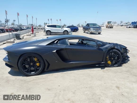 ✅ 2012 Lamborghini Aventador • VIN: ZHWUC1ZD3CLA00334 • Lot: 41480351. Listed on IAAI with 13,067 mi. Free auction sales archive from the USA and detailed vehicle history report at DreamBid. Image 14.