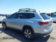 ✅ 2022 Volkswagen Atlas SE • VIN: 1V2LP2CA4NC555756 • Lot: 42233999. Listed on IAAI with 111,803 mi. Free auction sales archive from the USA and detailed vehicle history report at DreamBid. Image 3.