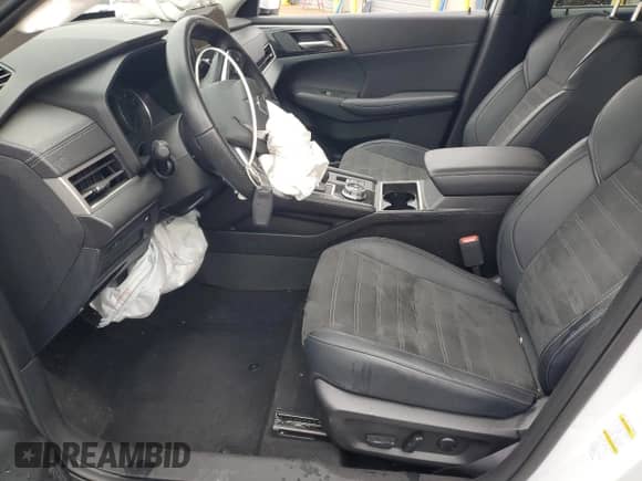 2024 Mitsubishi Outlander SE z VIN JA4J3VA83RZ065022, wystawiony jako Copart lot #90236785 z przebiegiem 34 770 mil mil oraz Czysty tytuł • Clean title. Historia ofert i sprzedaży dostępna na DreamBid. Obrazek 7.