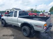 ✅ 2004 Toyota Tacoma • VIN: 5TEWN72N84Z402318 • Lot: 42457447. Wystawiony na IAAI z przebiegiem 215 000 mil. Bezpłatny archiwum sprzedaży aukcyjnych z USA i szczegółowy raport historii pojazdu na DreamBid. Zdjęcie 3.