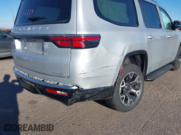 ✅ 2024 Jeep Wagoneer Series III • VIN: 1C4SJVDP0RS168409 • Lot: 43762559. Listed on IAAI with 38,255 mi. Free auction sales archive from the USA and detailed vehicle history report at DreamBid. Image 6.