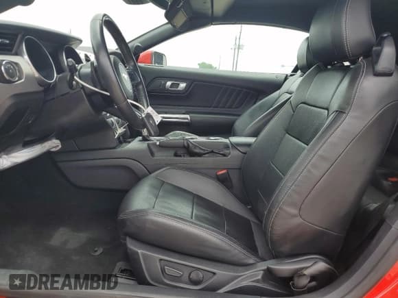 ✅ 2021 Ford Mustang EcoBoost • VIN: 1FATP8UH0M5116613 • Lot: 58559435. Wystawiony na Copart z przebiegiem 68 995 mil. Bezpłatny archiwum sprzedaży aukcyjnych z USA i szczegółowy raport historii pojazdu na DreamBid. Zdjęcie 7.