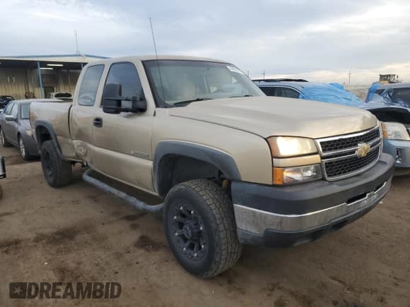 ✅ 2007 Chevrolet Silverado 2500HD Work Truck • VIN: 1GCHK29UX7E125521 • Lot: 44050885. Listed on Copart with 190,935 mi. Free auction sales archive from the USA and detailed vehicle history report at DreamBid. Image 4.