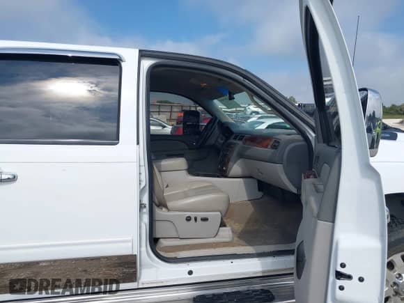2013 Chevrolet Silverado 2500HD LTZ with VIN 1GC1KYCG7DF151006, listed as a IAAI auction lot 43263484 with 129,989 mi miles and . Bid and sale history available at DreamBid. Image 5.