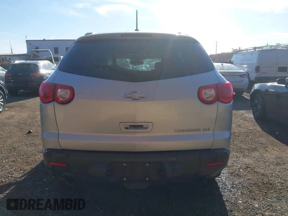 ✅ 2011 Chevrolet Traverse LTZ • VIN: 1GNKRLED9BJ287953 • Lot: 43690848. Wystawiony na IAAI z przebiegiem 134 609 mil. Bezpłatny archiwum sprzedaży aukcyjnych z USA i szczegółowy raport historii pojazdu na DreamBid. Zdjęcie 16.