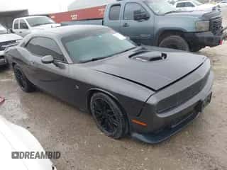 2016 Dodge Challenger R/T Scat Pack z VIN 2C3CDZFJ3GH289908, wystawiony jako IAAI lot #43268204 z przebiegiem 164 872 mil mil oraz . Historia ofert i sprzedaży dostępna na DreamBid. Obrazek 1.