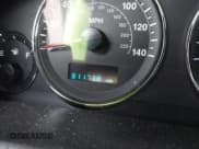 ✅ 2007 Jeep Commander Sport • VIN: 1J8HG48K57C632098 • Lot: 42300239. Wystawiony na IAAI z przebiegiem 311 738 mil. Bezpłatny archiwum sprzedaży aukcyjnych z USA i szczegółowy raport historii pojazdu na DreamBid. Zdjęcie 7.