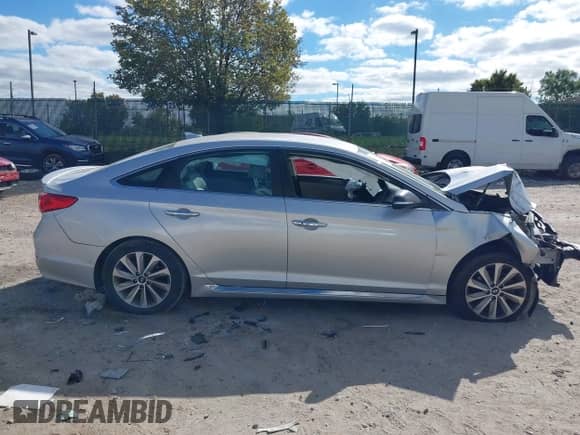 ✅ 2015 Hyundai Sonata Sport • VIN: 5NPE34AF8FH058084 • Lot: 43424662. Wystawiony na IAAI z przebiegiem Nie podano. Bezpłatny archiwum sprzedaży aukcyjnych z USA i szczegółowy raport historii pojazdu na DreamBid. Zdjęcie 12.