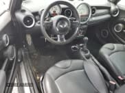 ✅ 2012 MINI Convertible S • VIN: WMWZP3C5XCT250227 • Lot: 68449005. Wystawiony na Copart z przebiegiem 123 475 mil. Bezpłatny archiwum sprzedaży aukcyjnych z USA i szczegółowy raport historii pojazdu na DreamBid. Zdjęcie 8.