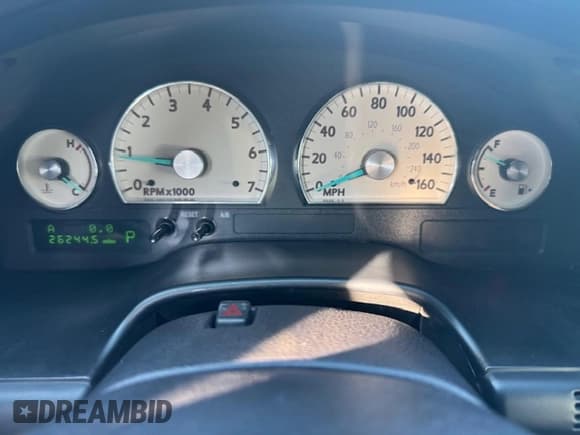 ✅ 2004 Ford Thunderbird Deluxe • VIN: 1FAHP60A54Y110954 • Lot: 47539135. Wystawiony na Copart z przebiegiem 26 244 mil. Bezpłatny archiwum sprzedaży aukcyjnych z USA i szczegółowy raport historii pojazdu na DreamBid. Zdjęcie 9.